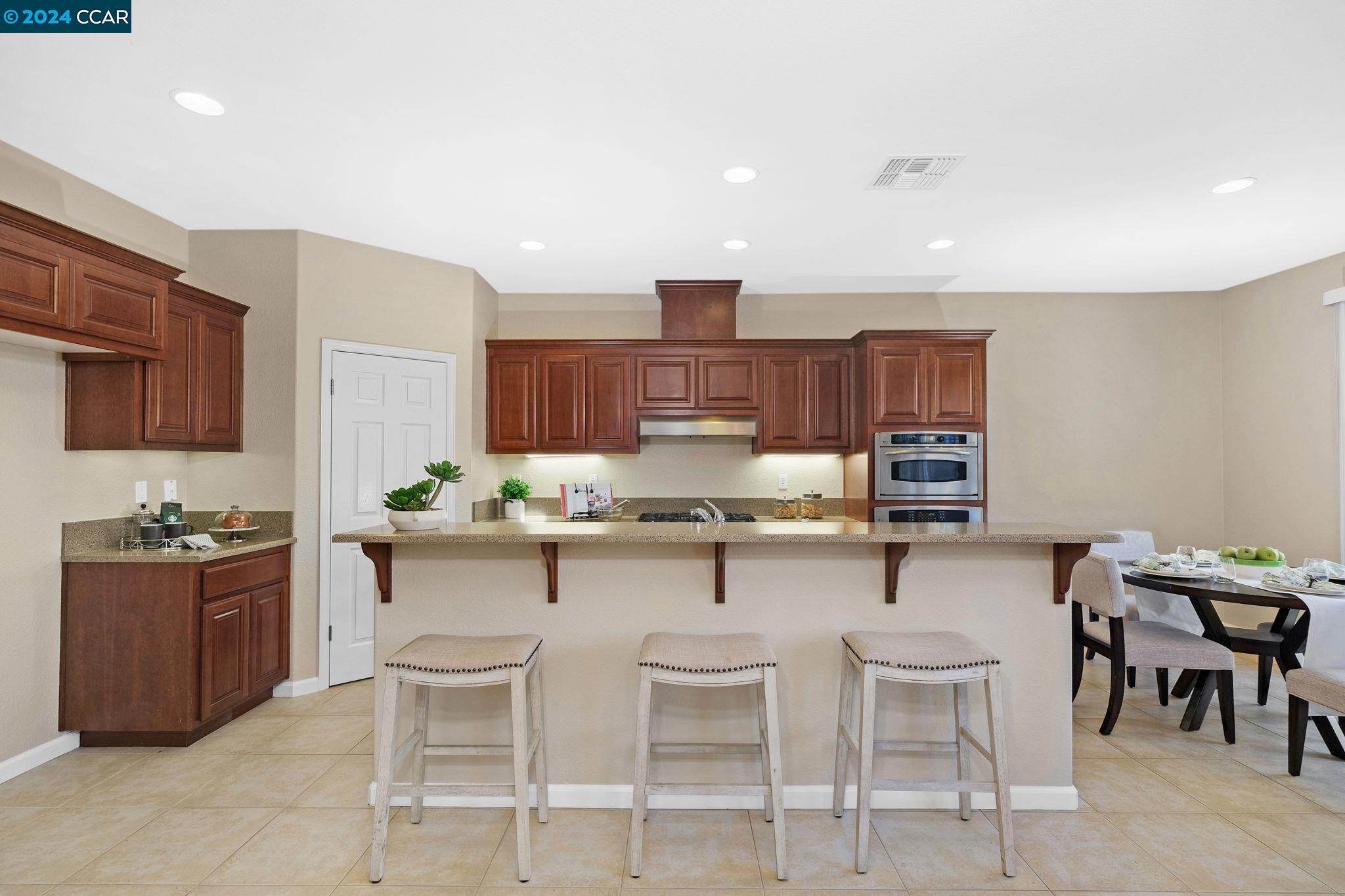 8609 Livingston