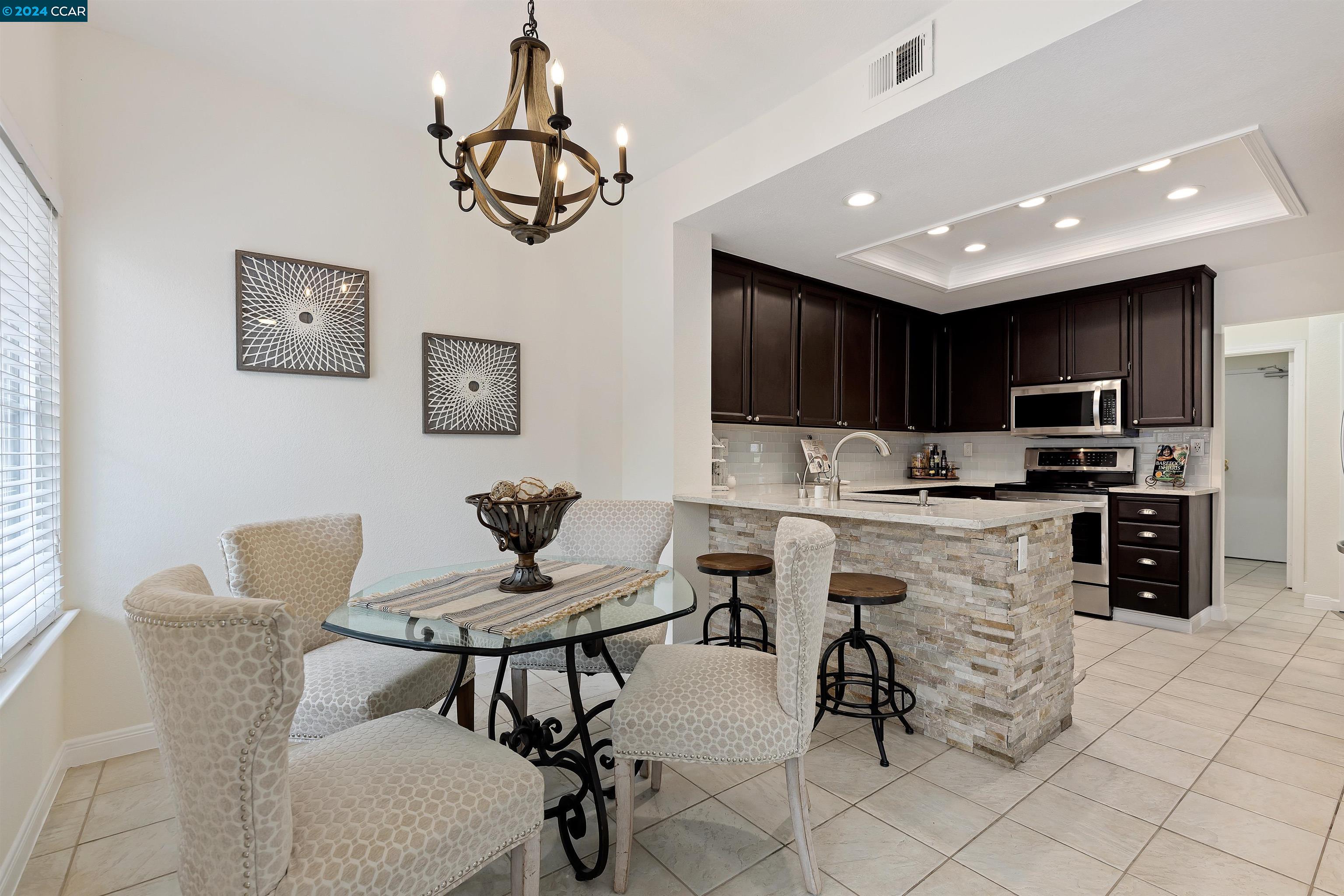 6204 Lakeview Circle