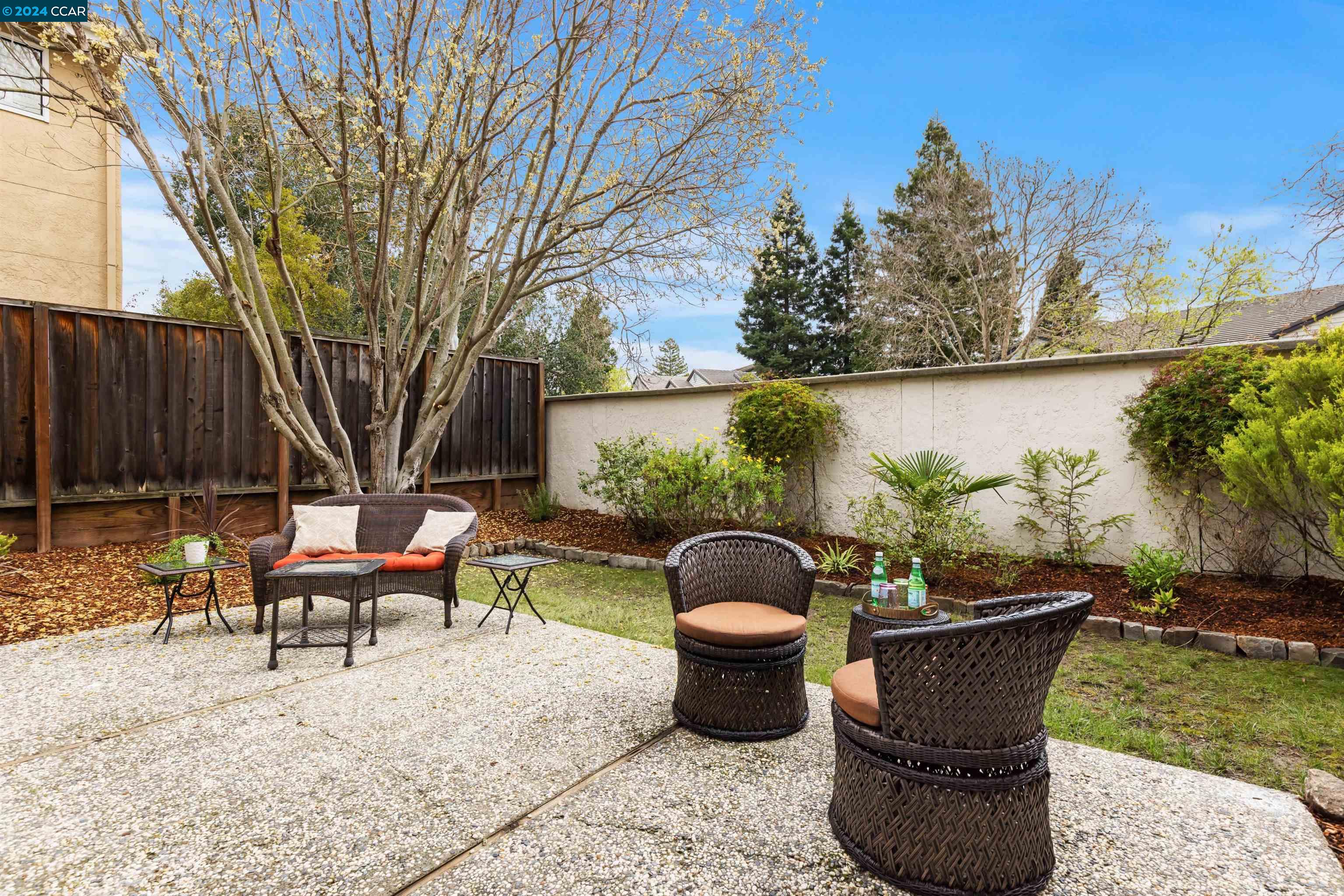 6204 Lakeview Circle