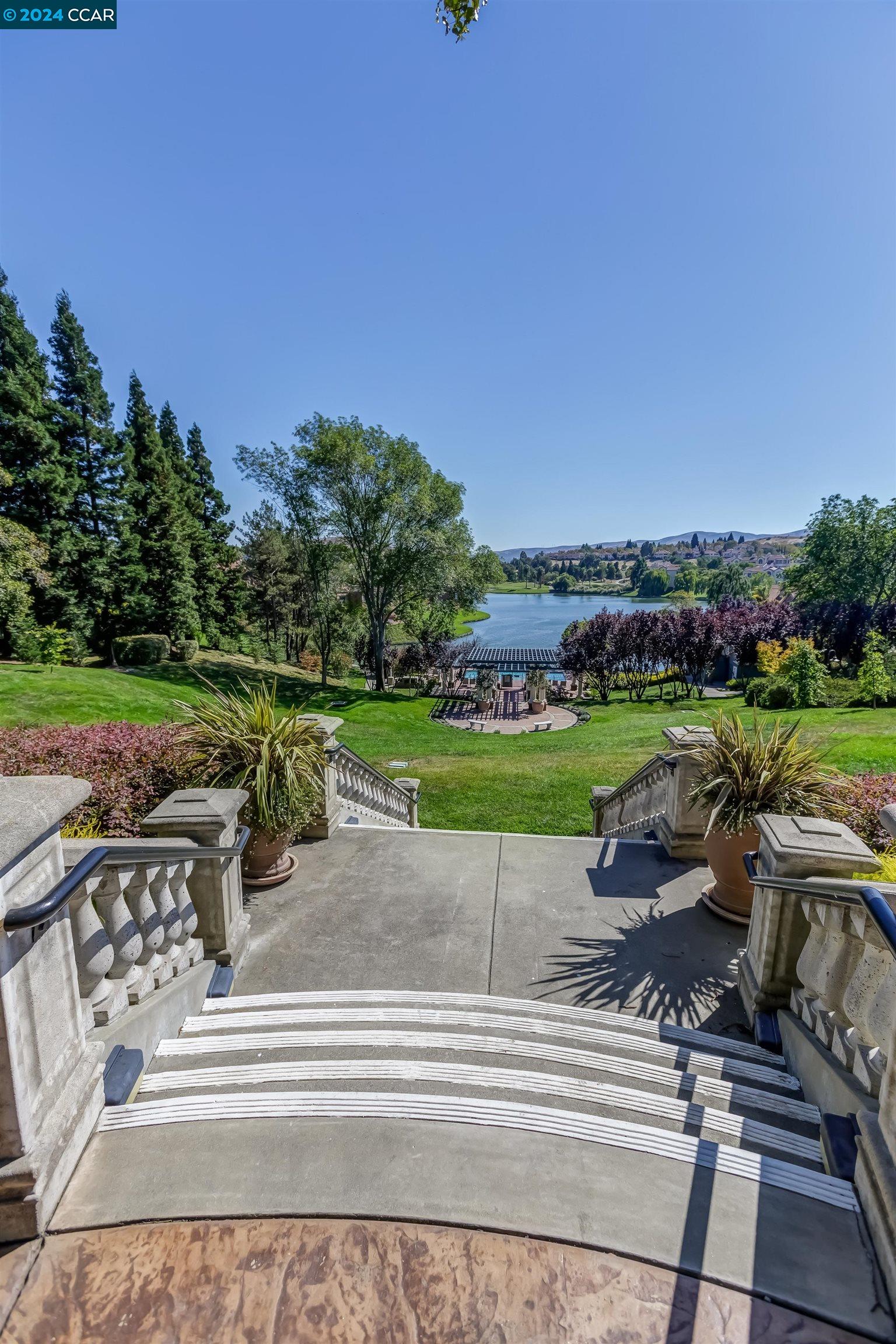 6204 Lakeview Circle