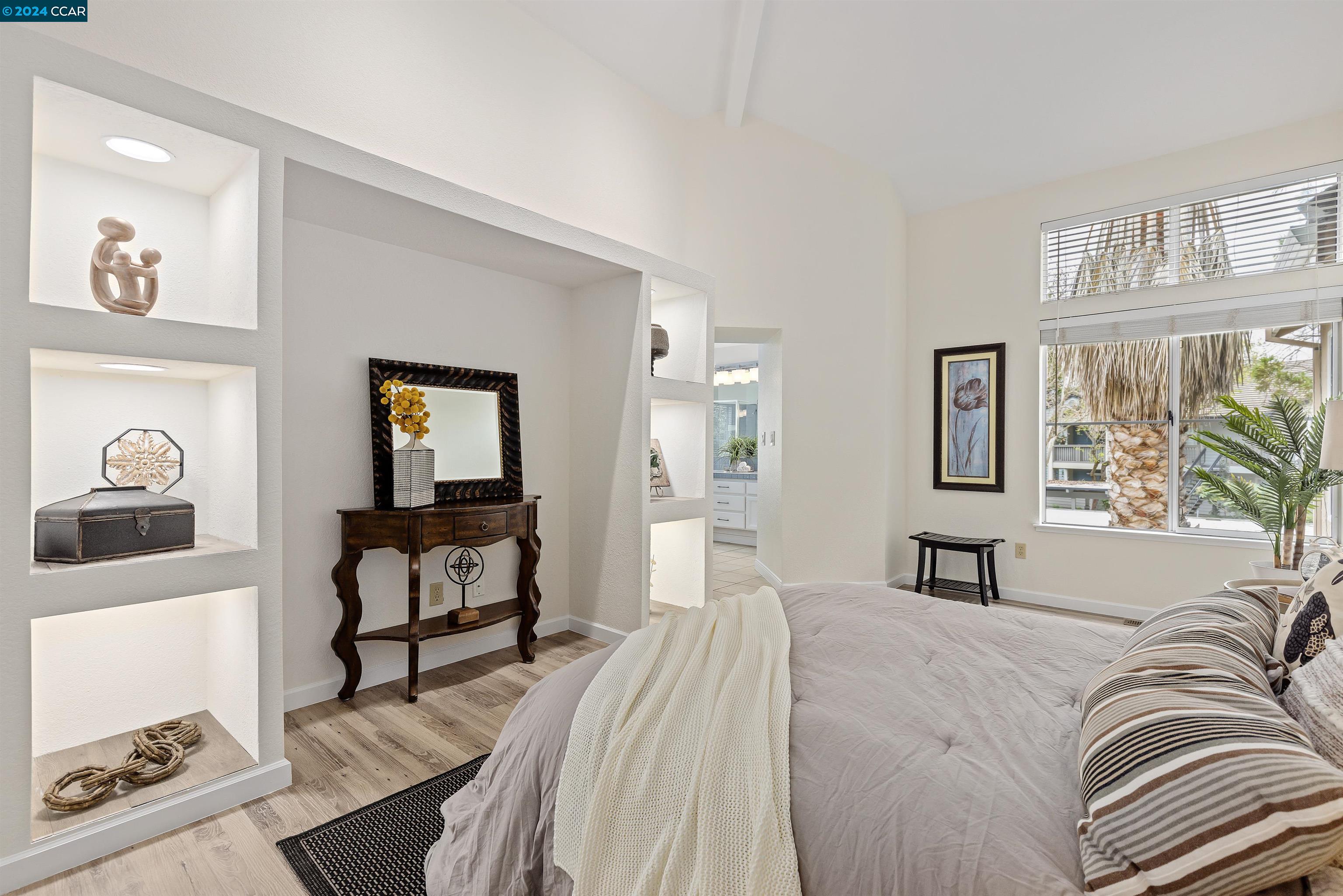 6204 Lakeview Circle