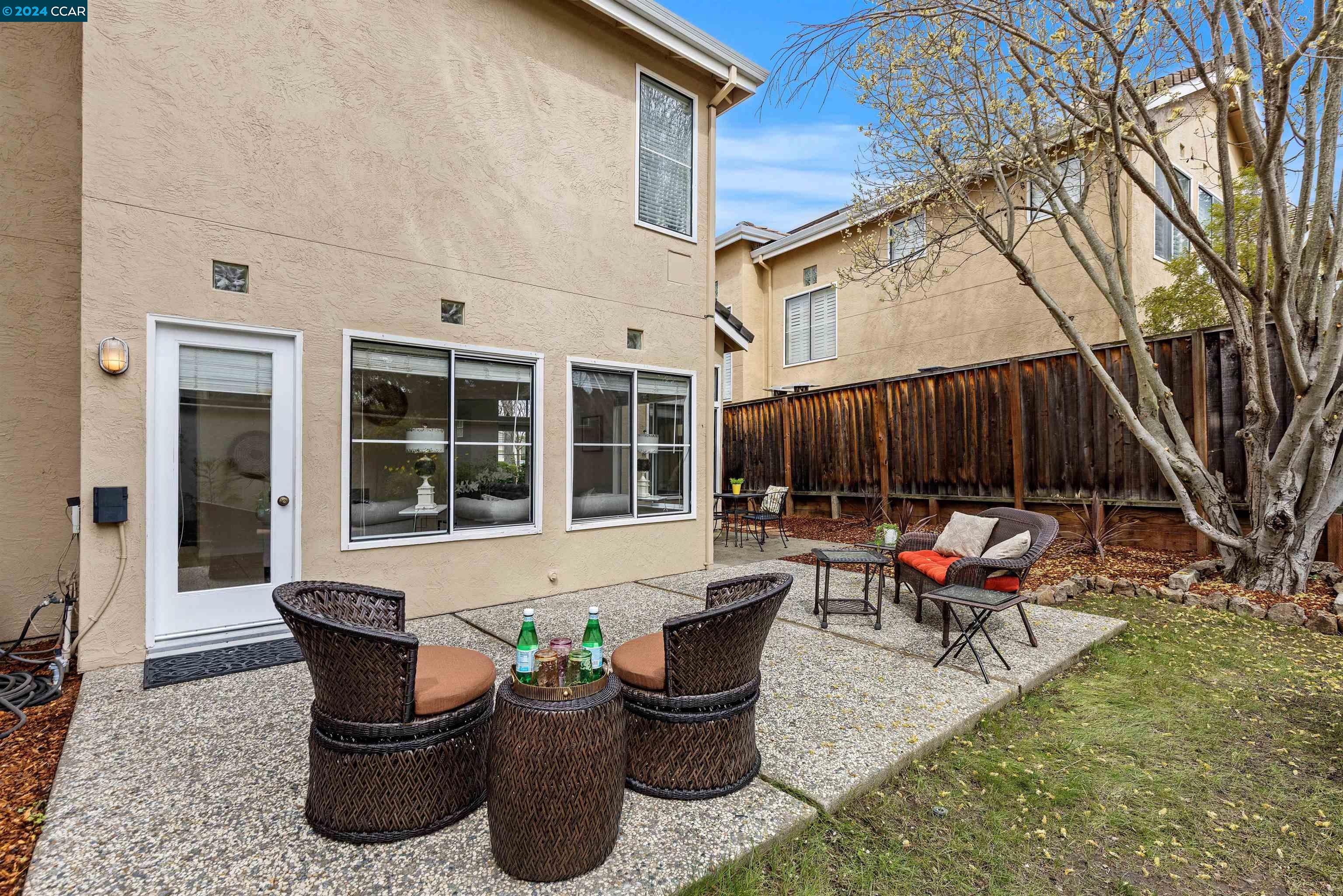 6204 Lakeview Circle