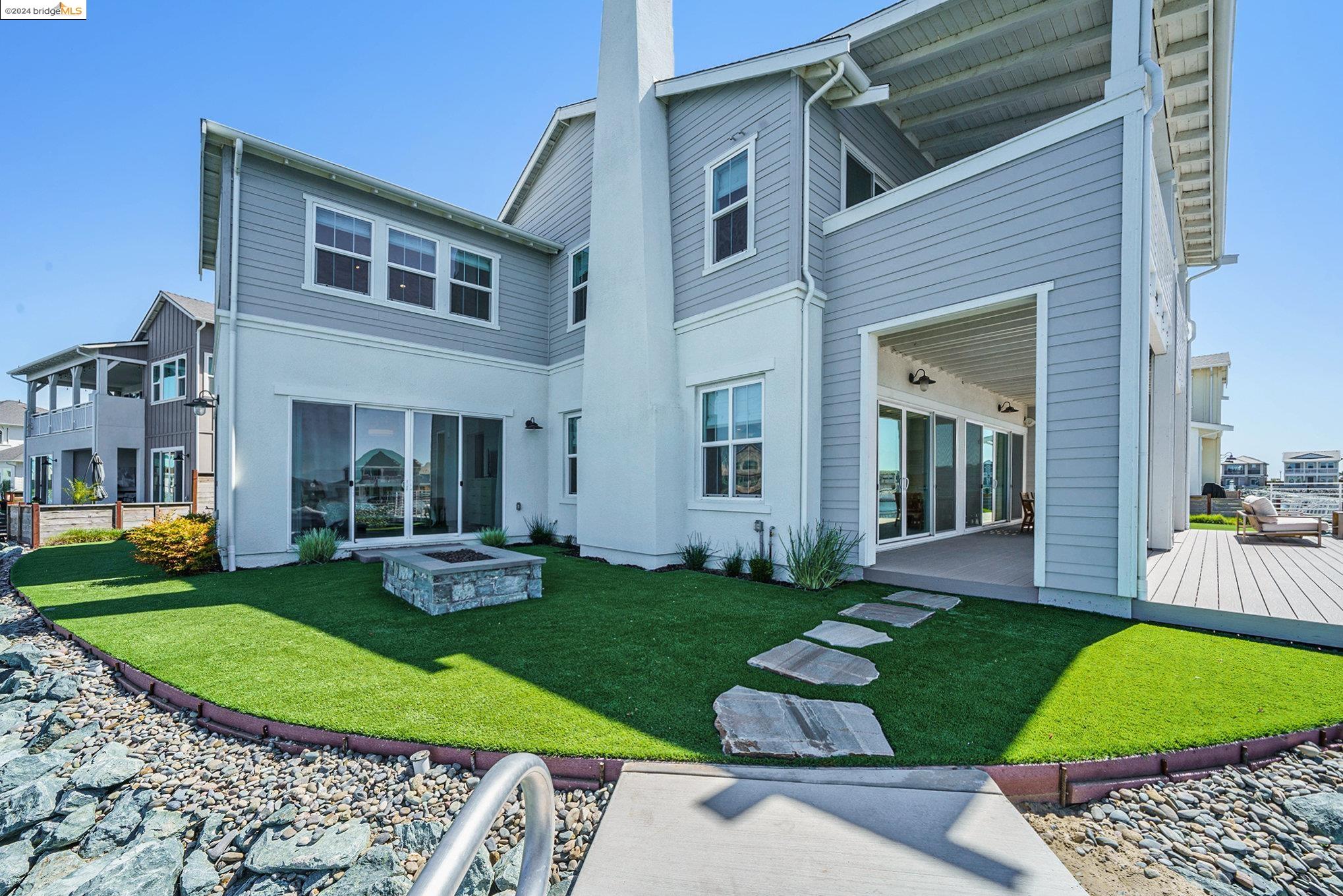 34 Grey Whale Pl