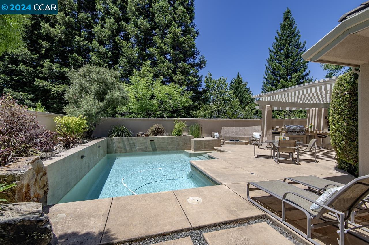 25 Deer Meadow Pl