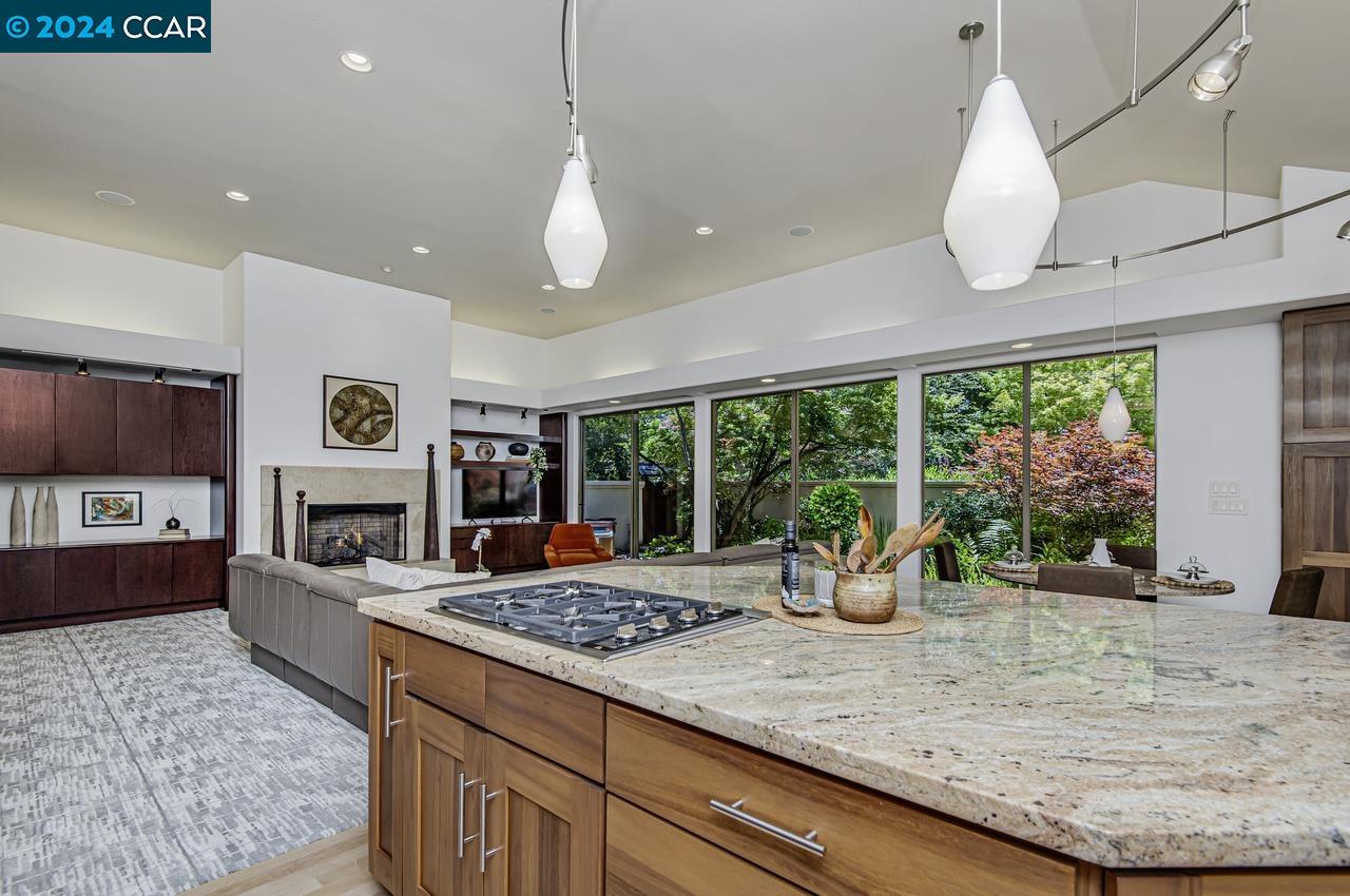 25 Deer Meadow Pl