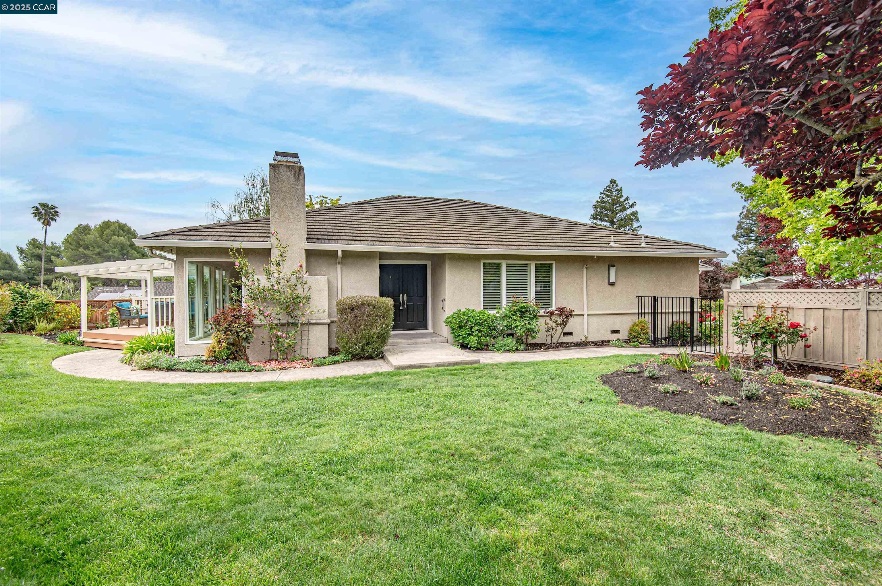 621 Los Robles Ct