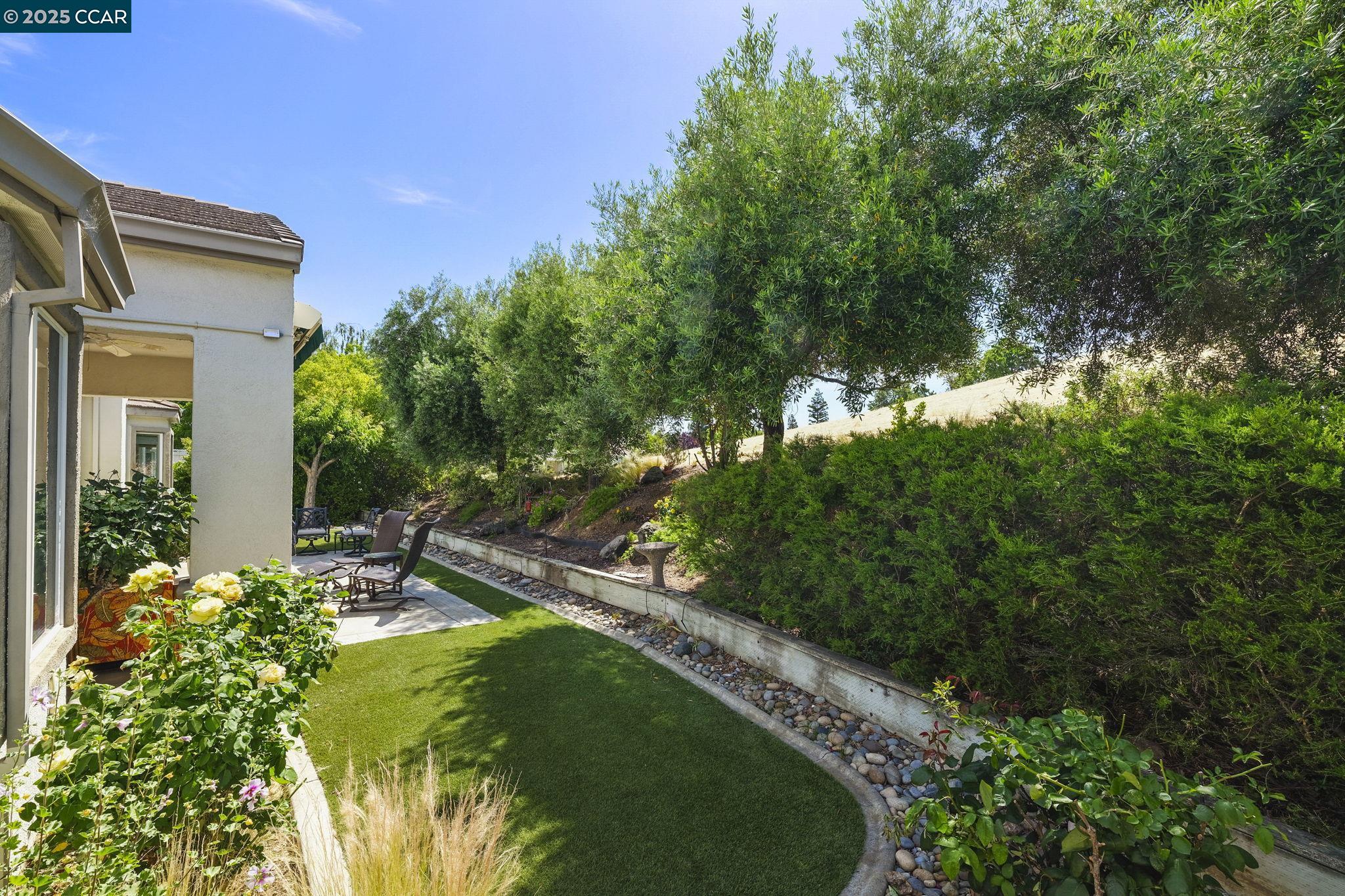 346 Gladstone Dr