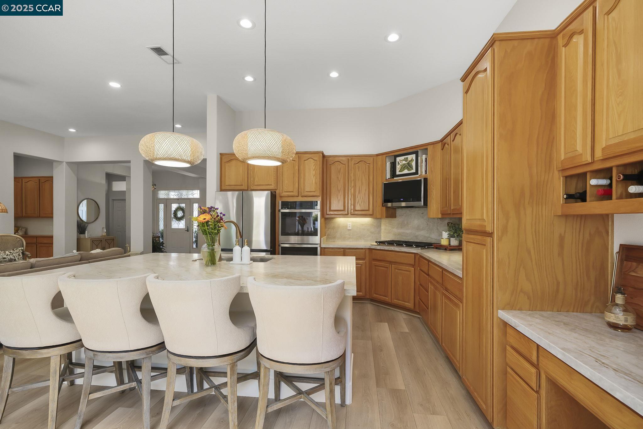 346 Gladstone Dr