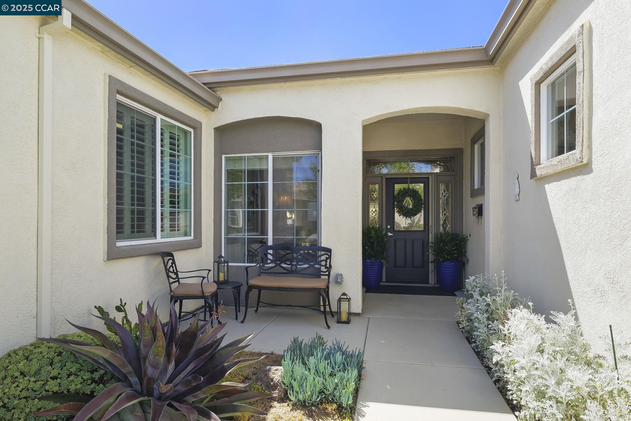 346 Gladstone Dr