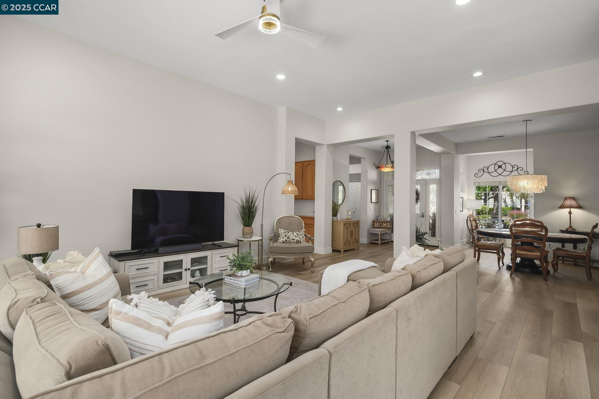 346 Gladstone Dr