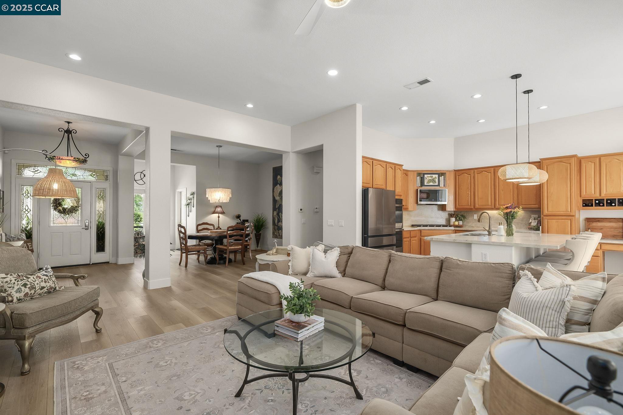 346 Gladstone Dr