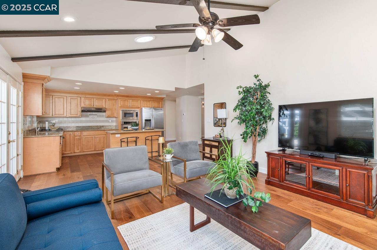 1209 Redlands Way