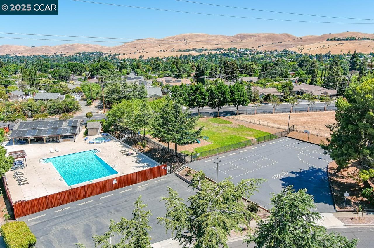 1209 Redlands Way