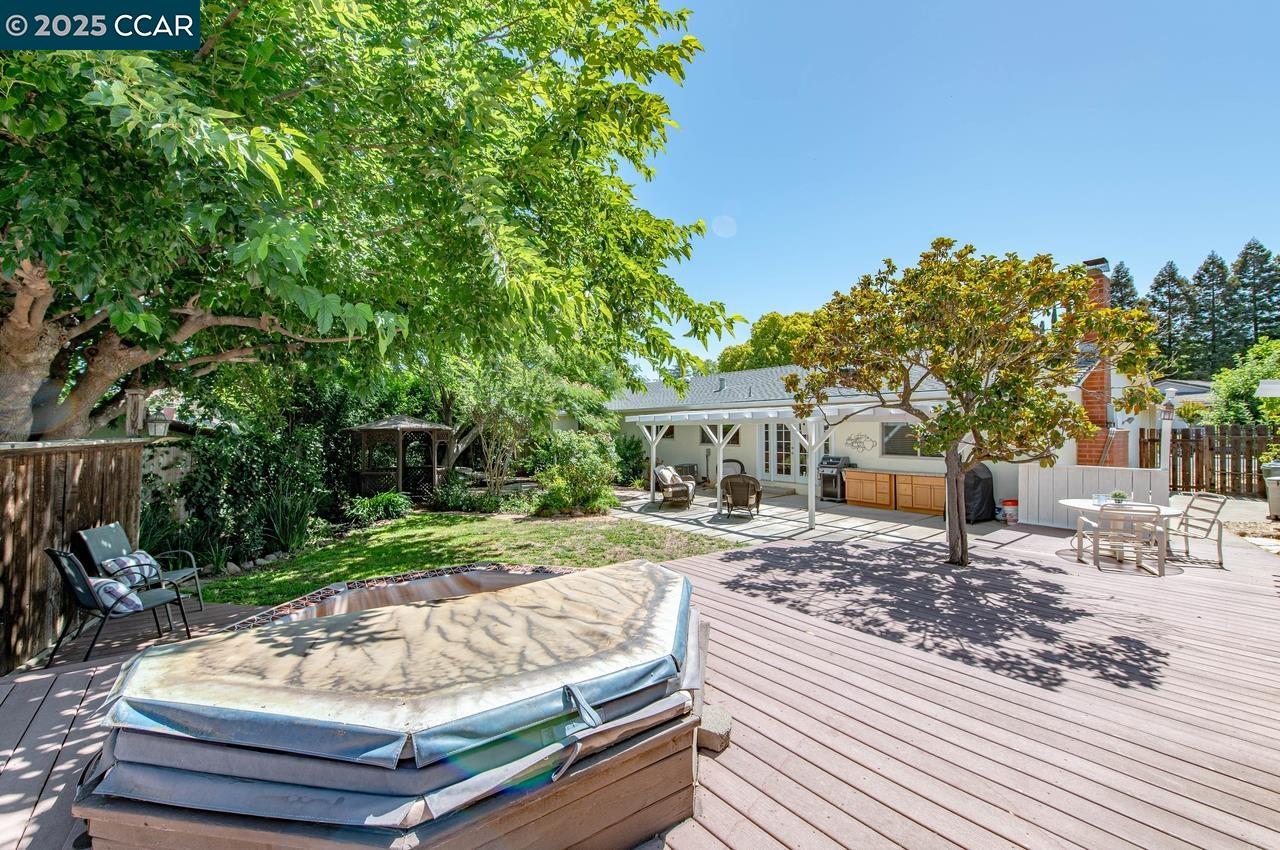 1209 Redlands Way