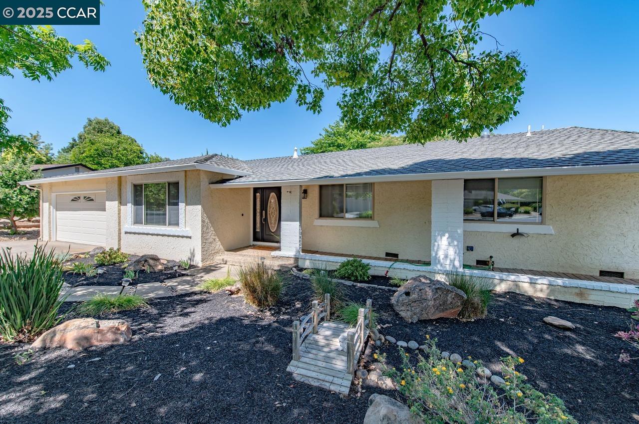 1209 Redlands Way