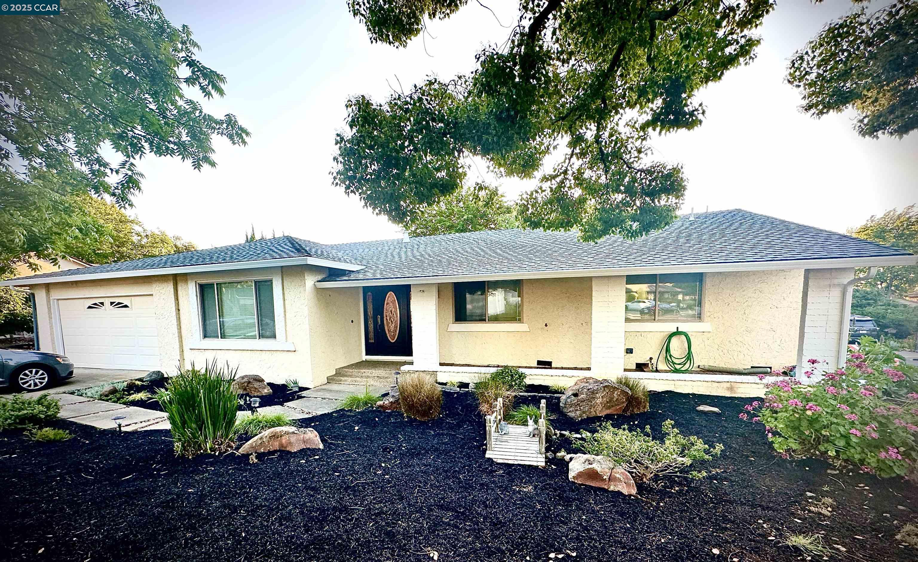 1209 Redlands Way