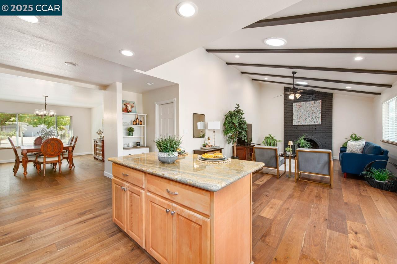 1209 Redlands Way