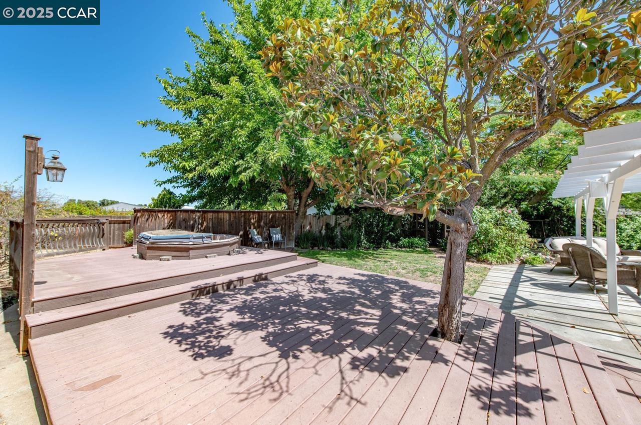 1209 Redlands Way