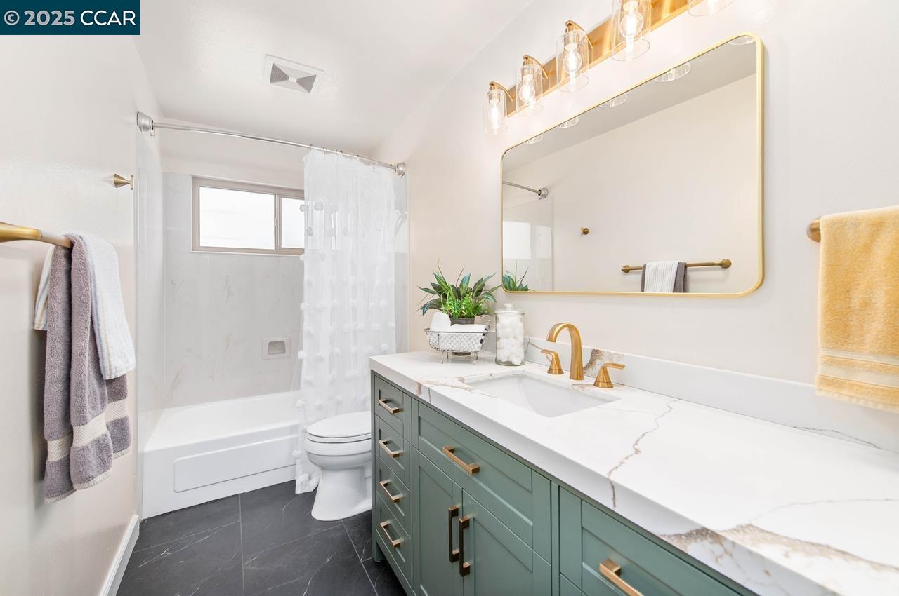1209 Redlands Way