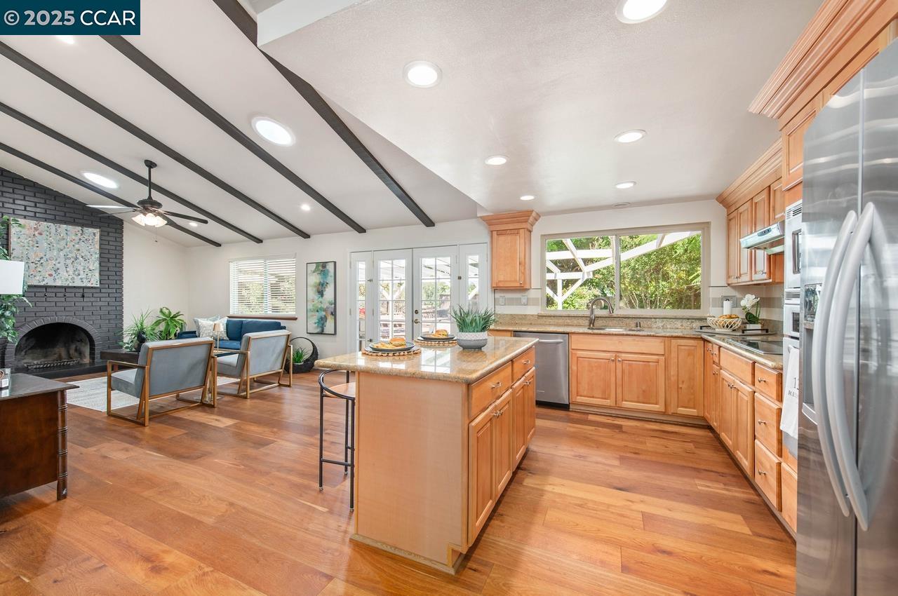 1209 Redlands Way