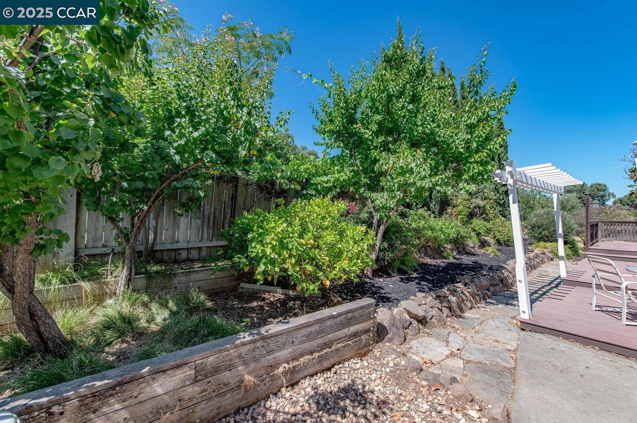 1209 Redlands Way