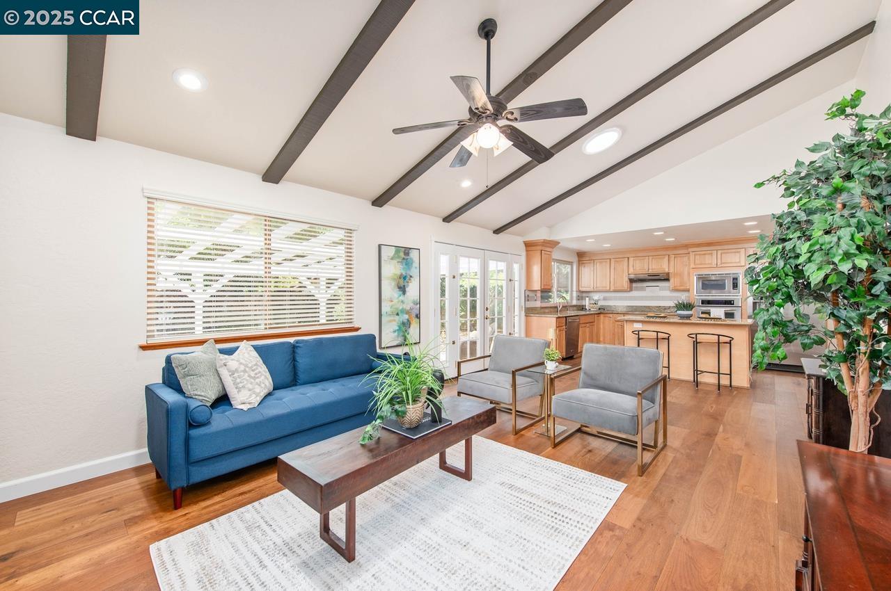 1209 Redlands Way