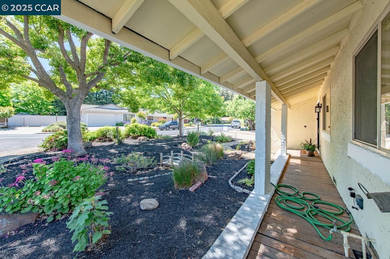 1209 Redlands Way