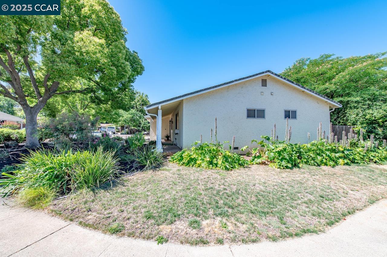 1209 Redlands Way