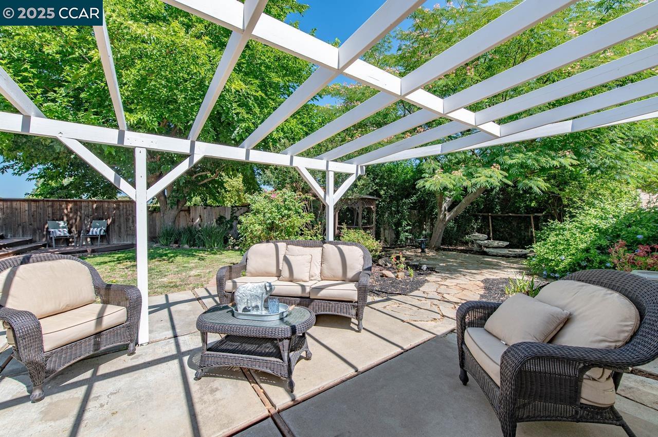 1209 Redlands Way