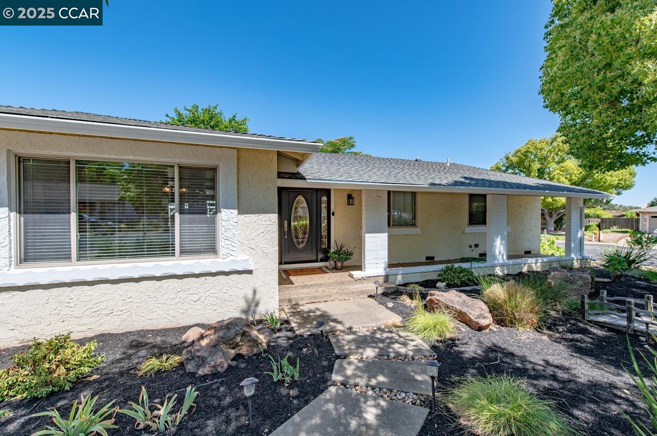 1209 Redlands Way