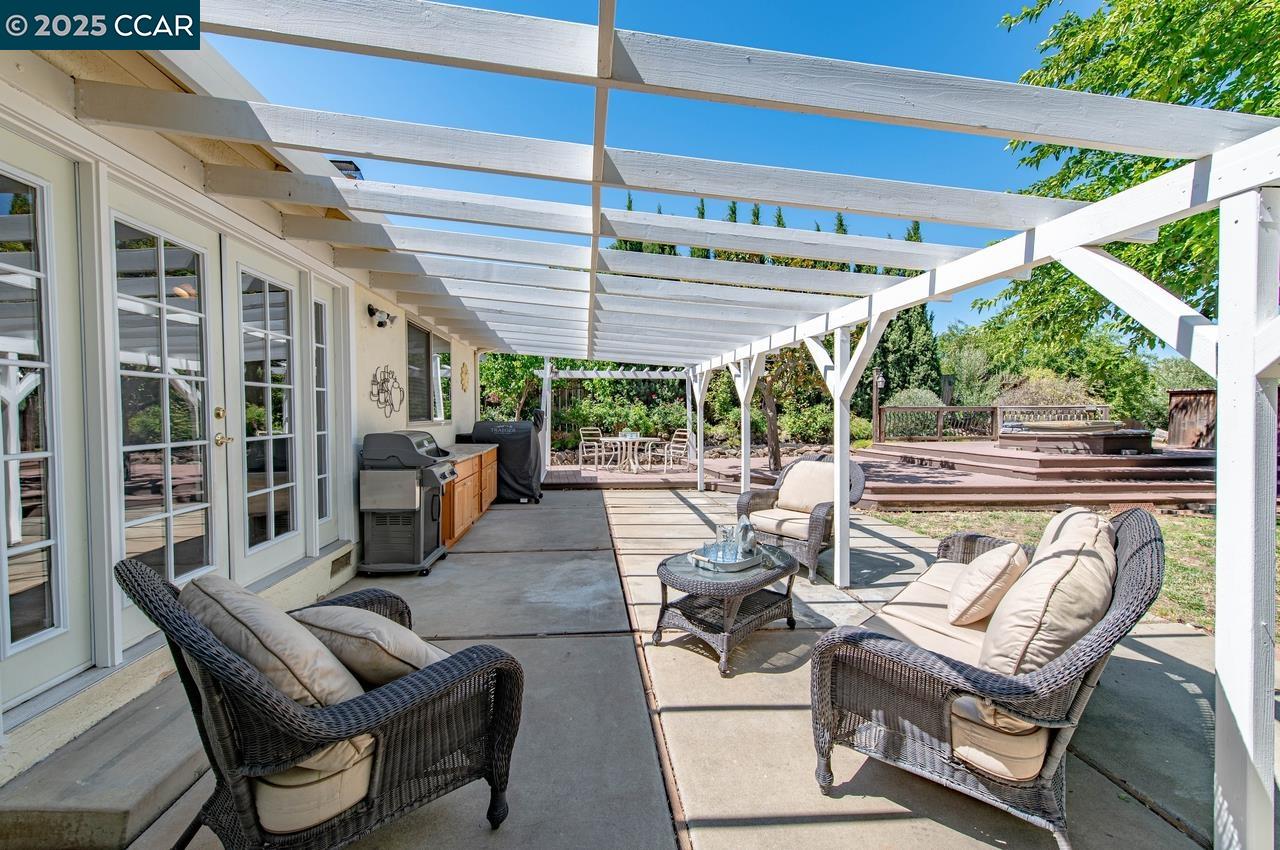 1209 Redlands Way