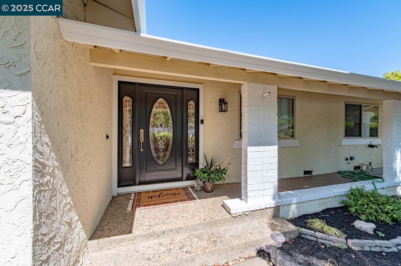 1209 Redlands Way