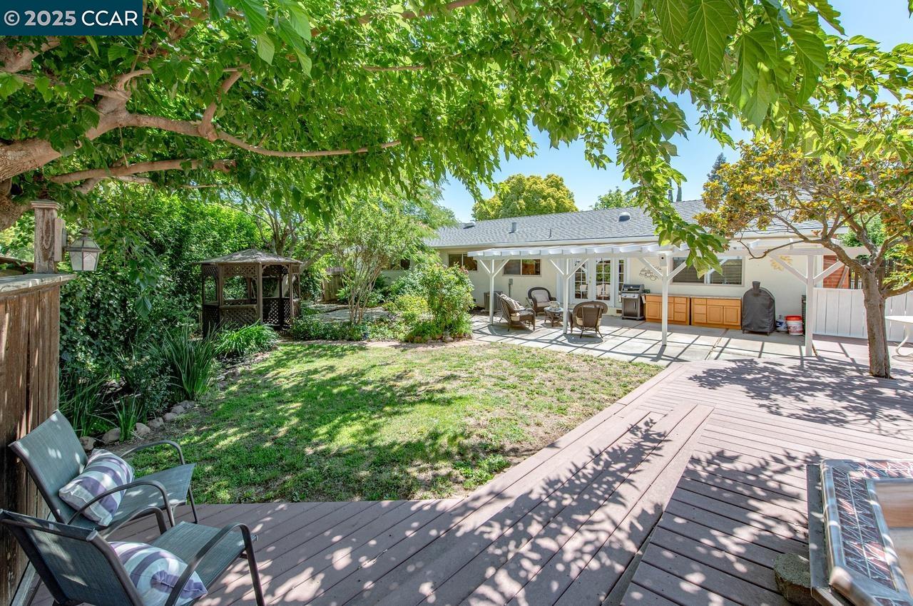 1209 Redlands Way