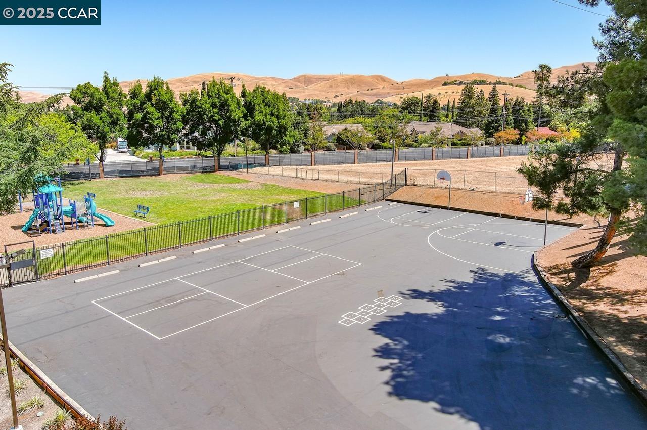 1209 Redlands Way