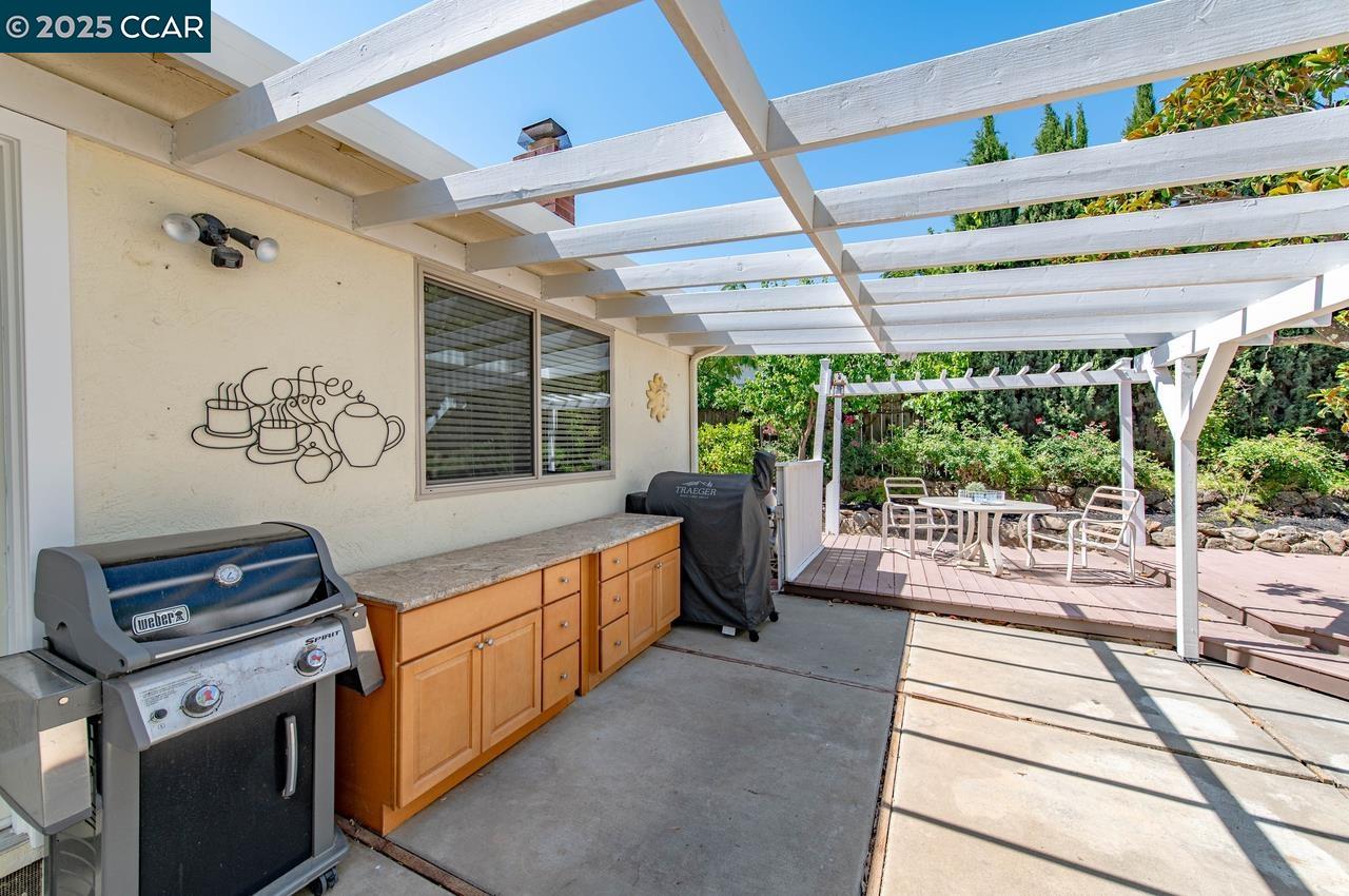 1209 Redlands Way