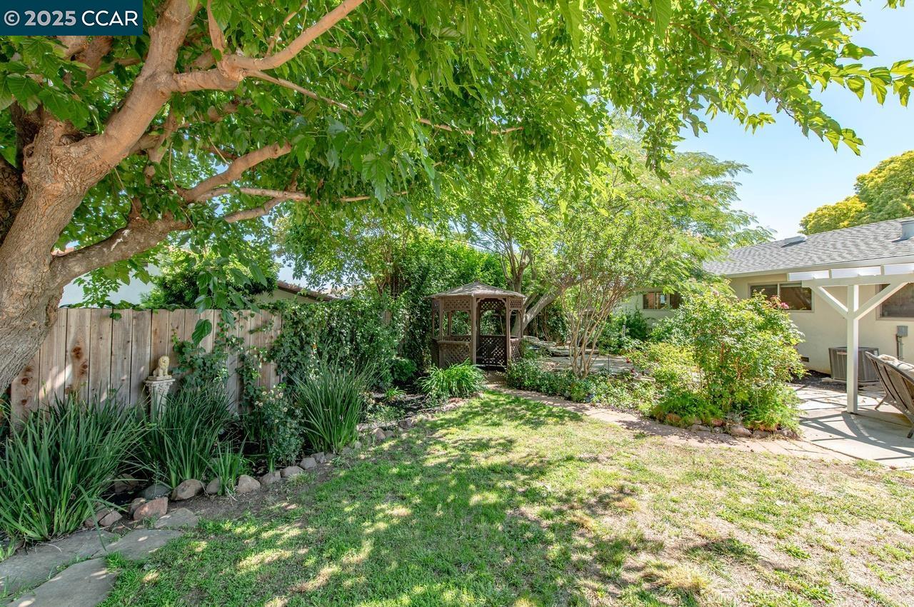 1209 Redlands Way