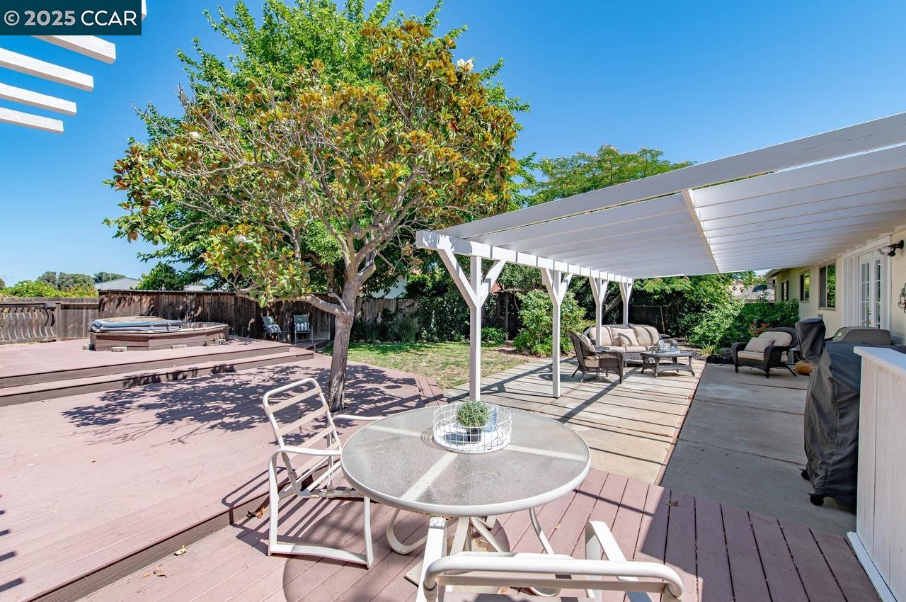 1209 Redlands Way