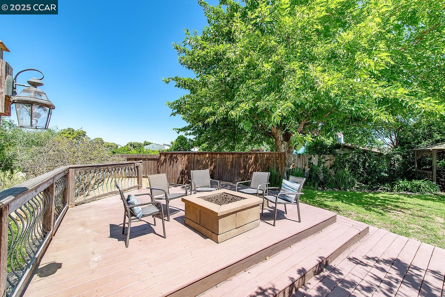 1209 Redlands Way