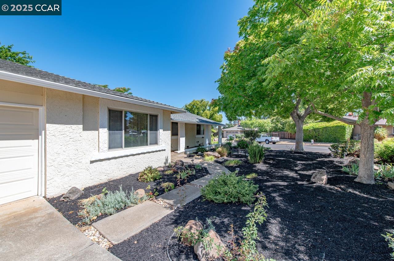 1209 Redlands Way