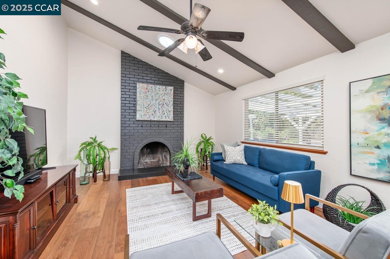 1209 Redlands Way