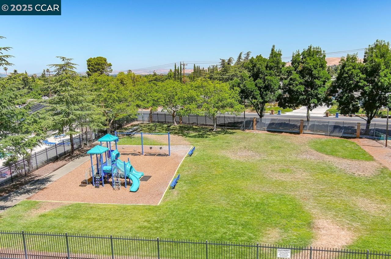 1209 Redlands Way