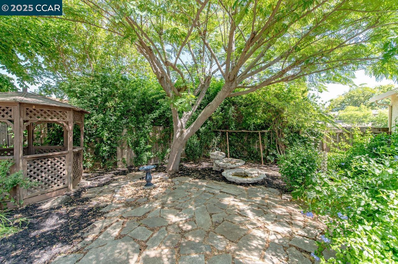 1209 Redlands Way