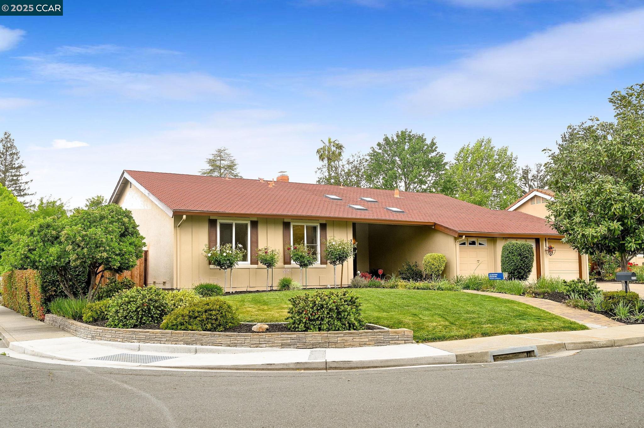 3220 Diablo Shadow Dr
