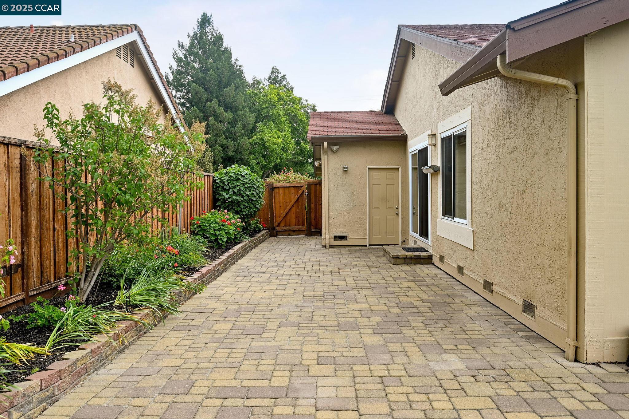 3220 Diablo Shadow Dr