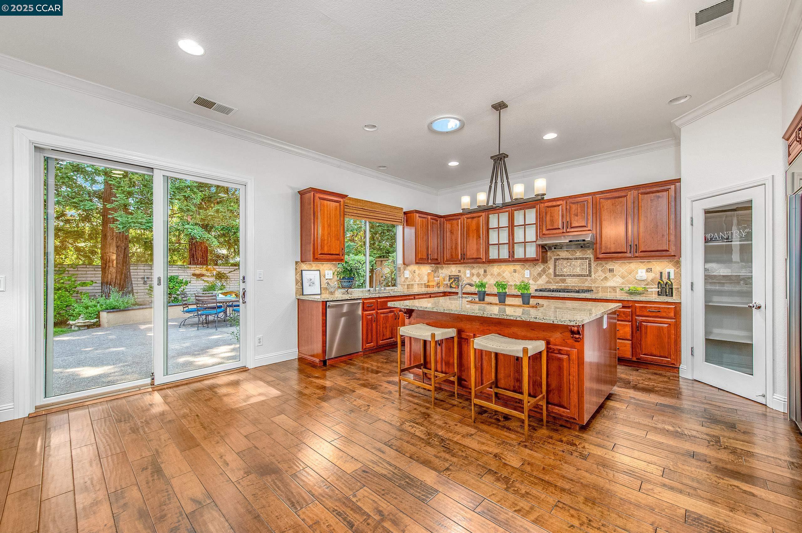 250 Terrazzo Cir
