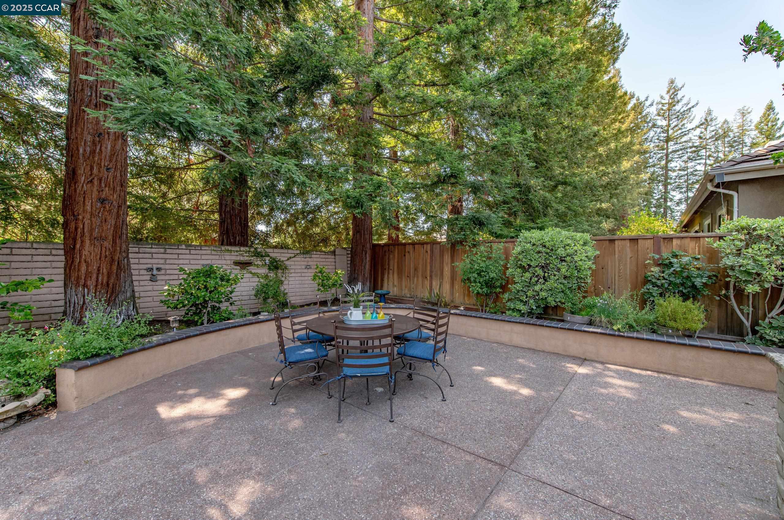 250 Terrazzo Cir