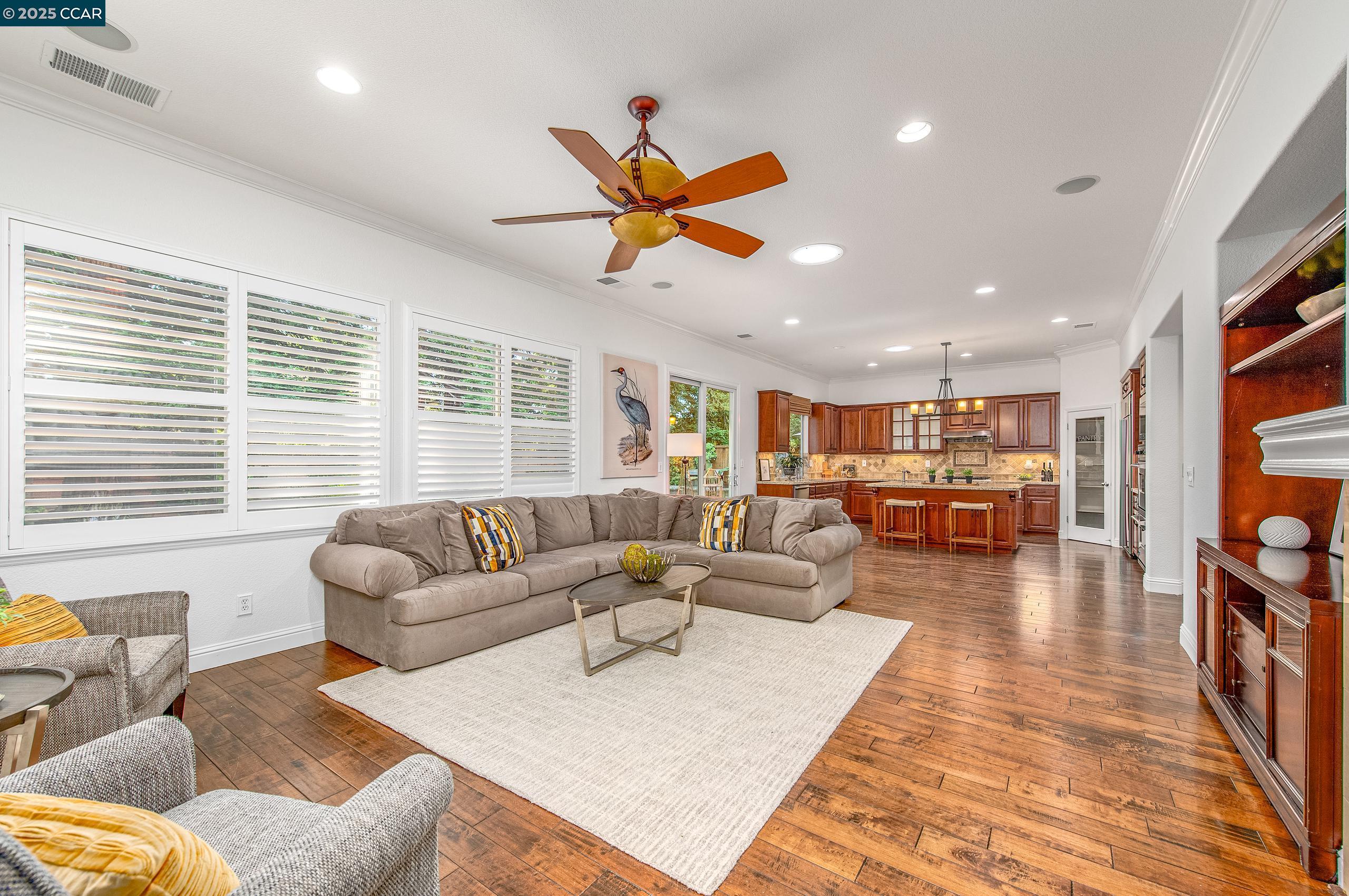 250 Terrazzo Cir