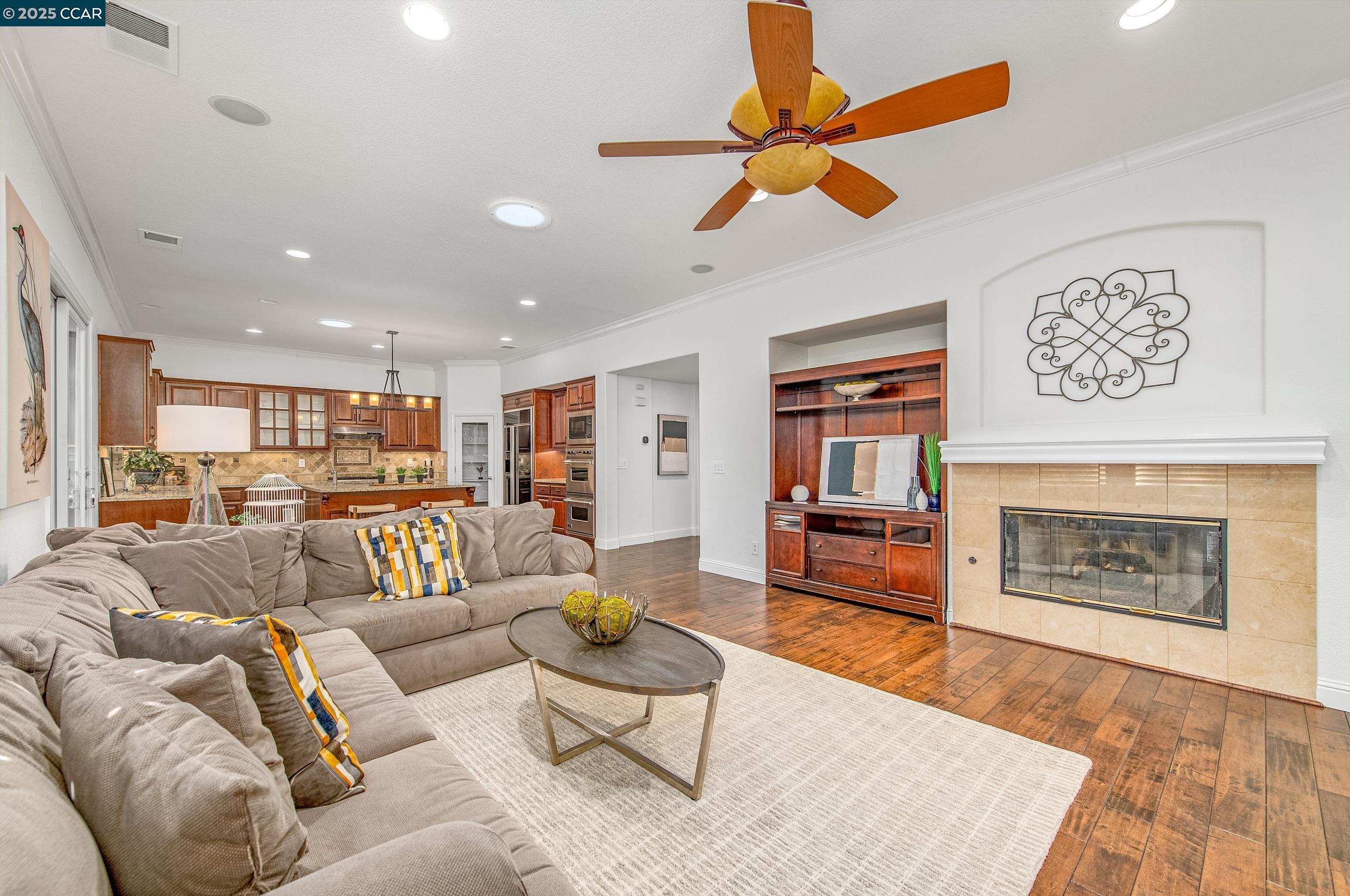 250 Terrazzo Cir