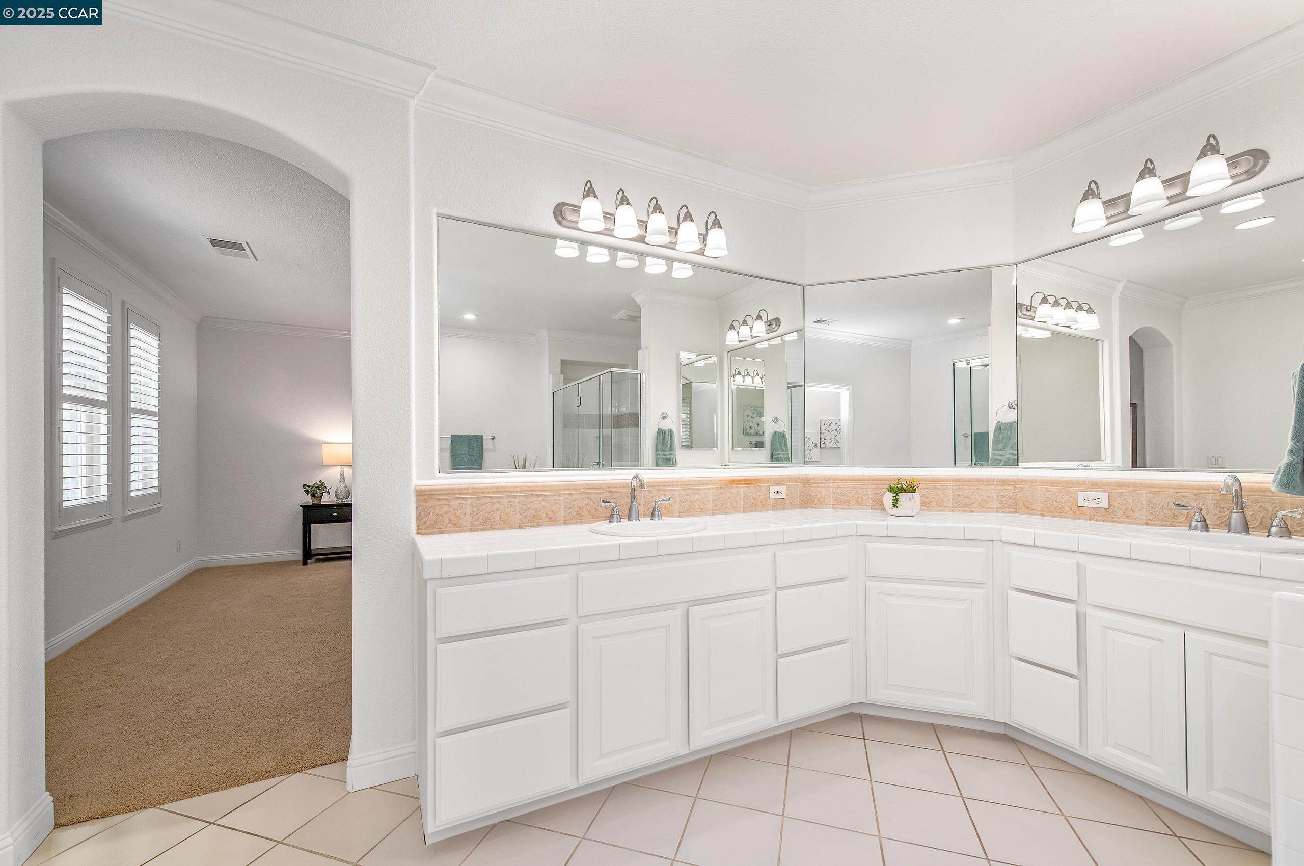 250 Terrazzo Cir