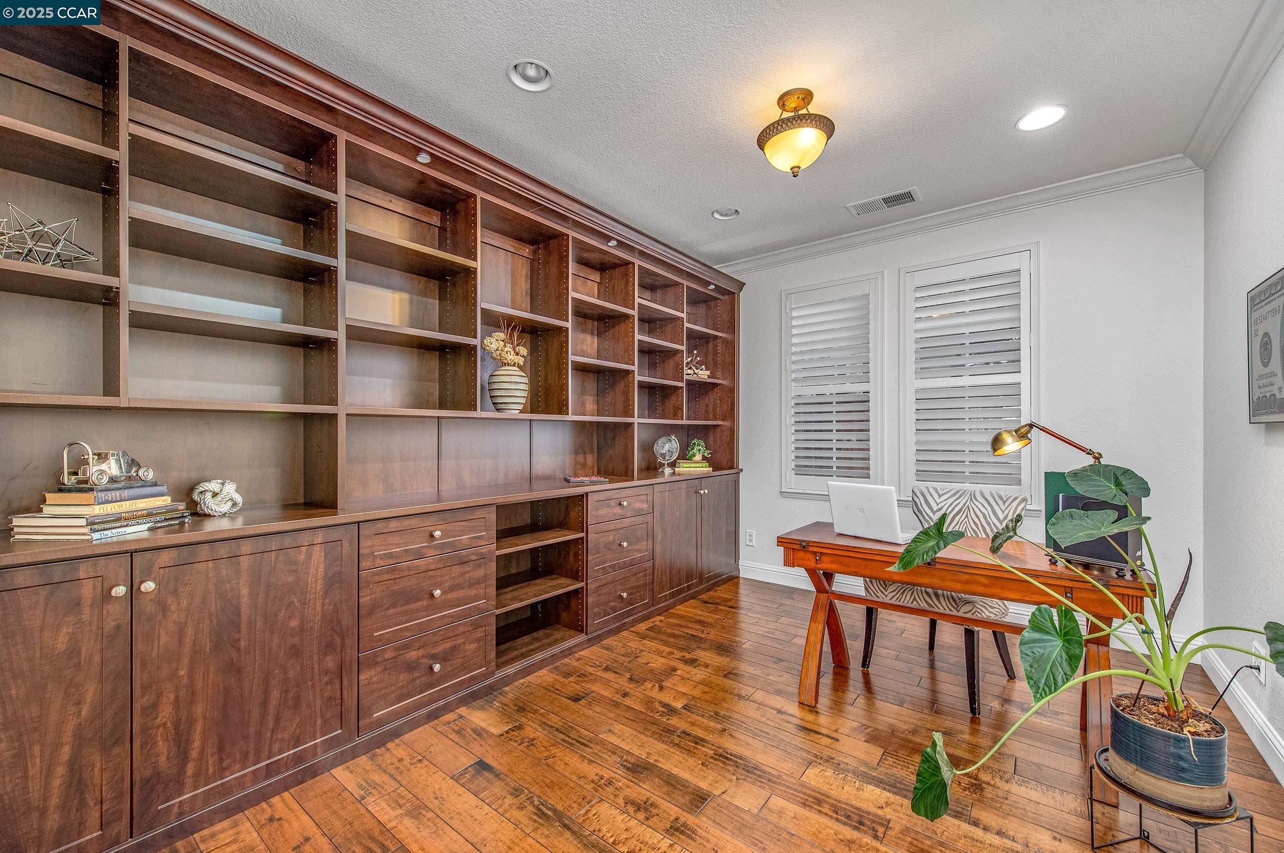 250 Terrazzo Cir